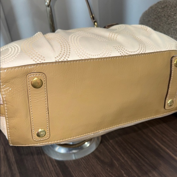 Coach Cream and Tan Signature Shoulder Bag with Coin Pouch - Picture 8 of 16